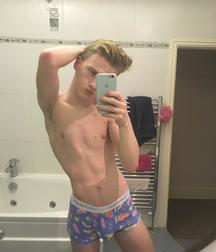 Show me you  in your undies 2 58d70e64a6164.jpg