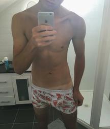 Show me you  in your undies 2 58d70e67817e5.jpg