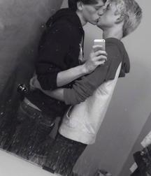 Show me you and yours kissing 58d75367671cc.jpg