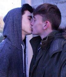 Show me you and yours kissing 58d75378c6403.jpg