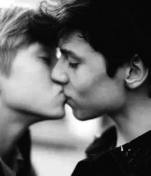 Show me you and yours kissing 58d753799ac2f.jpg