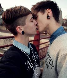 Show me you and yours kissing 58d75384e668c.jpg