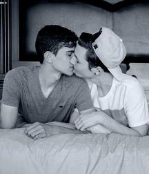 Show me you and yours kissing 58d7538f2da07.jpg
