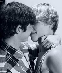 Show me you and yours kissing 58d75396c7706.jpg