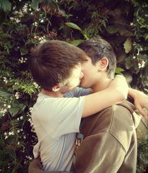 Show me you and yours kissing 58d7539812eb4.jpg