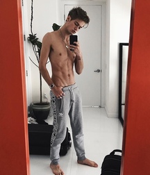 Cute boys 3 58dc145c095bd.jpg