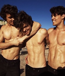 Cute boys 3 58dc145d0215a.jpg