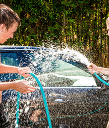 Hosing him down 58f042492f5d8.jpg