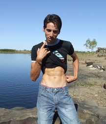 Cumming on the rocks 5a32f1e54ae4a.jpg