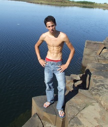 Cumming on the rocks 5a32f1ecd50ee.jpg