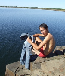 Cumming on the rocks 5a32f1f970367.jpg