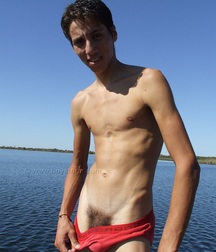 Cumming on the rocks 5a32f1fea9b29.jpg