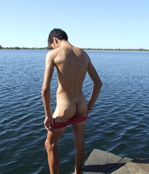 Cumming on the rocks 5a32f2227c11b.jpg