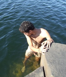Cumming on the rocks 5a32f232472d6.jpg