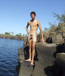 Cumming on the rocks 5a32f28cd082b.jpg