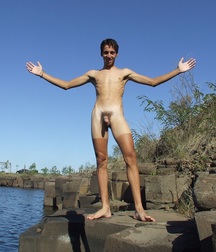 Cumming on the rocks 5a32f2937de20.jpg