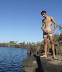 Cumming on the rocks 5a32f295c36b0.jpg