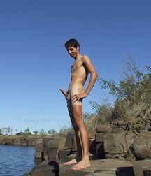 Cumming on the rocks 5a32f297efc69.jpg