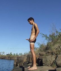 Cumming on the rocks 5a32f29b7e763.jpg