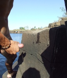 Cumming on the rocks 5a32f2cb7fd72.jpg