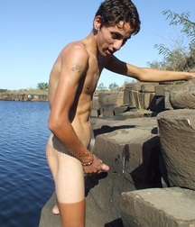 Cumming on the rocks 5a32f2d90700b.jpg