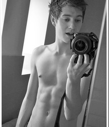 shirtless boys 5c7ff478cad61.jpg