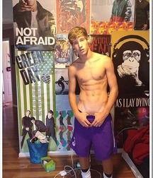 shirtless boys 5c7ff48118f15.jpg