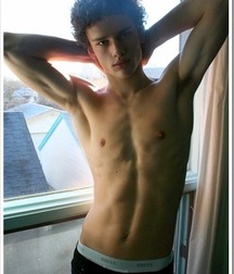 shirtless boys 5c7ff488a88cb.jpg
