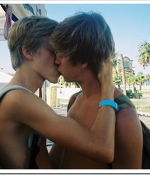 shirtless boys 5c7ff49149abe.jpg