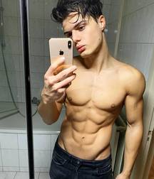 Selfie 3 5c903f3799e3f.jpg