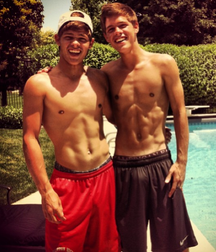 Shirtless 9 5c969458c56be.png
