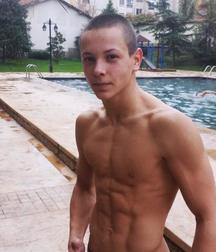 Shirtless 9 5c96946dbeedb.jpg