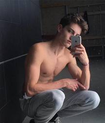 Selfie 4 5ca0f892327a5.jpg