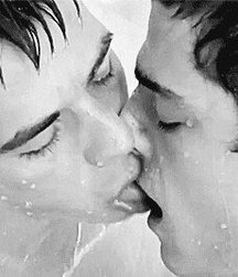 And then they kissed 5d113f9a4c117.jpg