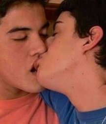 And then they kissed 5d113fa4692cf.jpg