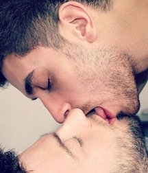 And then they kissed 5d113fa8352a4.jpg