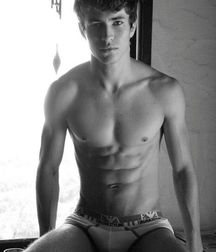Shirtless Models 5794219cc8f6d.jpg