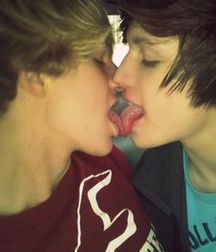 Kiss 579ac5ca16be6.jpg
