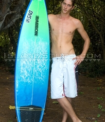 Surfers 579e5645817ce.jpg