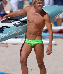 Surfers 579e564eab574.jpg