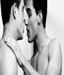 Kiss Me Now 57ef534c572bc.gif