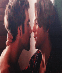 Kiss Me Now 57ef535307e4e.gif