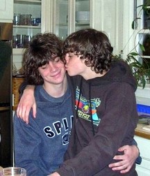Kiss Me 5b934a9ae4e3d.jpg