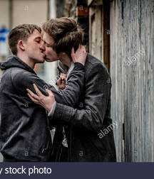 Kiss Me 5b934aa9ccaa4.jpg