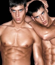 Twins 5bb16cdf3490b.jpg