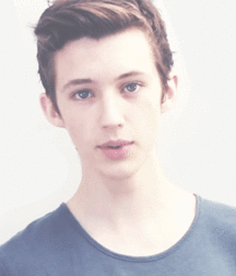 Gift Boys 5be795a6befa0.gif