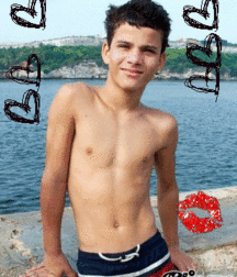 Gift Boys 5be795accb1ff.gif