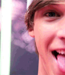 Gift Boys 5be795cca89c9.gif