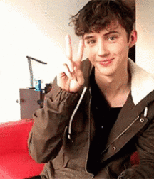 Gift Boys 5be795e5d698d.gif