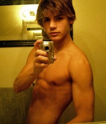 Mirror Boys 5bf2087d7b391.jpg